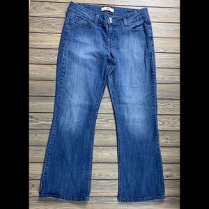 Levi’s 526 Size 10 Short Slender Bootcut Jeans